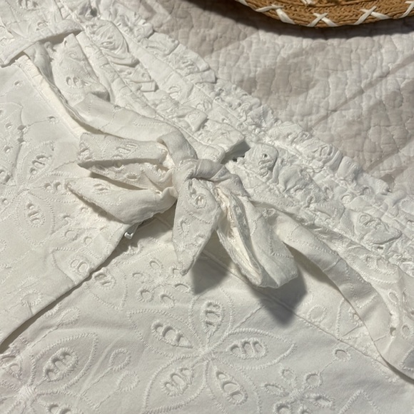NWT Crown & Ivy White Eyelet Shorts 16 - Picture 6 of 13